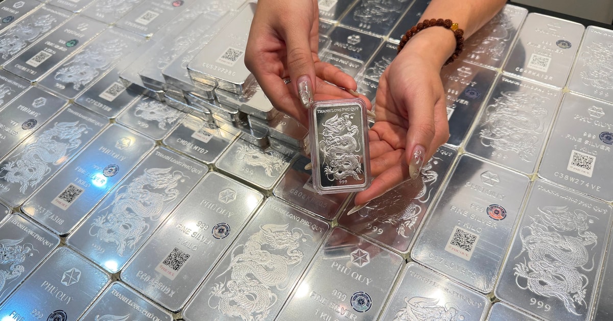 Ngày 13/4: Giá bạc giảm nhẹ, bạc Phú Quý giao dịch gần 77 triệu đồng/kg