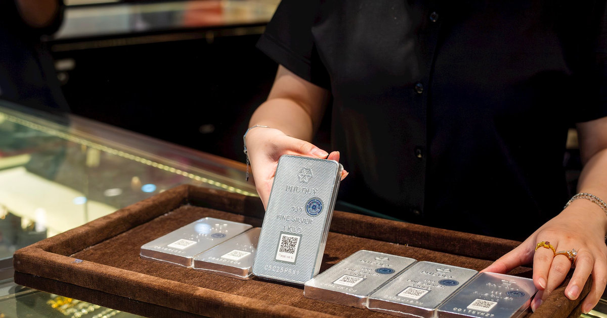Sáng ngày 21/8: Giá bạc Phú Quý, DOJI, Sacombank tiếp đà tăng