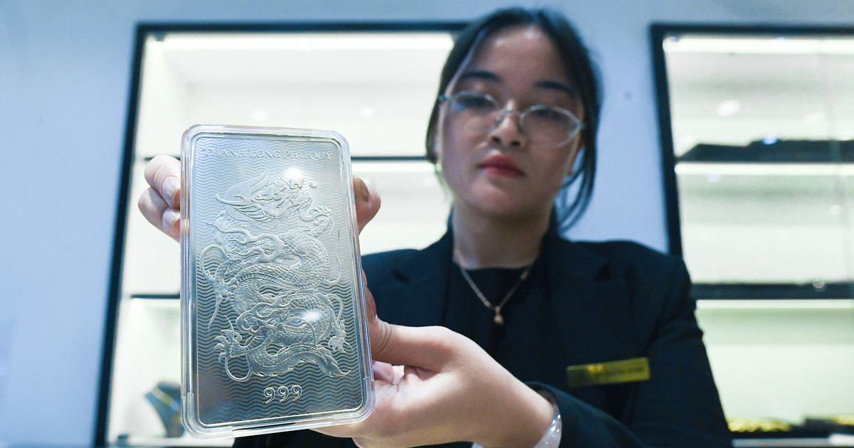 Sáng ngày 8/7: Giá bạc giảm, bạc Phú Quý giao dịch quanh 62 triệu đồng/kg