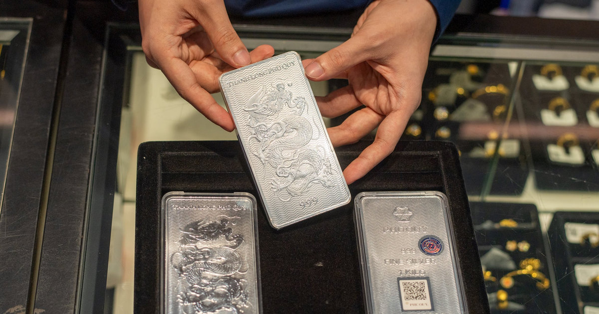 Sáng ngày 6/8: Giá bạc Phú Quý, DOJI, Sacombank tăng hơn 2 triệu đồng/kg