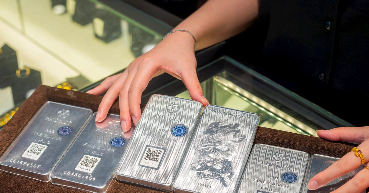 Sáng ngày 10/9: Giá bạc thế giới vượt 67,5 USD/ounce, bạc trong nước đồng loạt đi lên