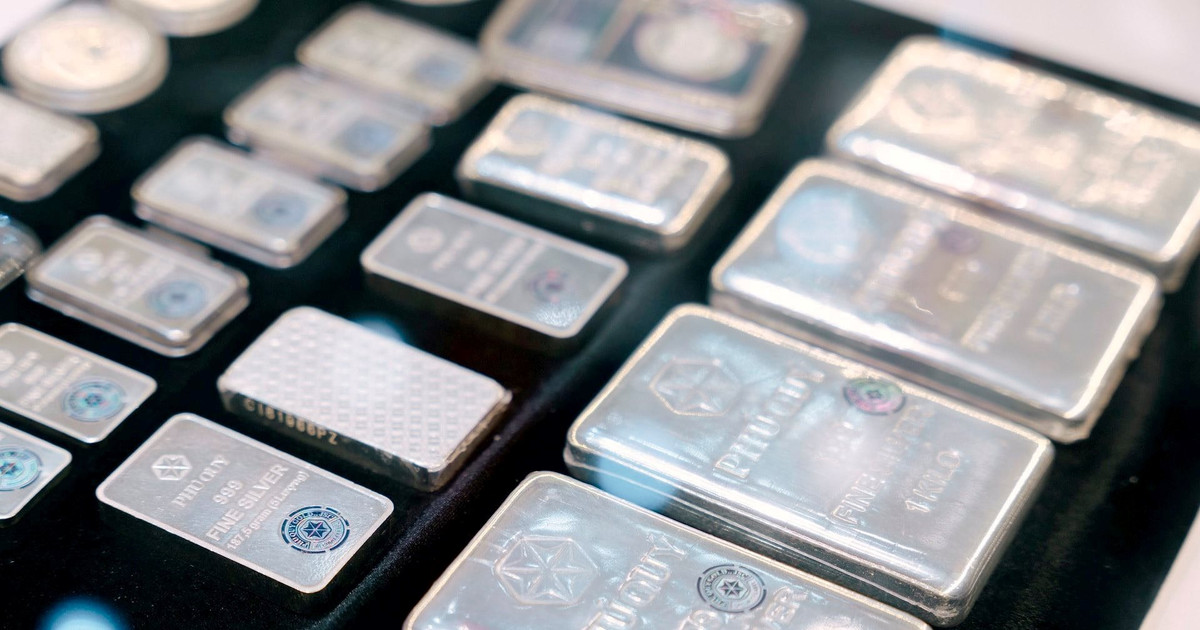 Sáng ngày 11/9: Giá bạc Phú Quý, Sacombank giảm mạnh hơn 3 triệu đồng/kg