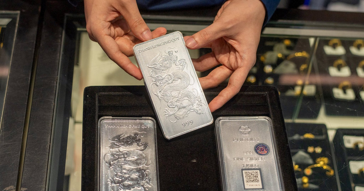 Giá bạc trong nước tăng hơn 1% sau một tuần, thu hẹp khoảng cách với thế giới khoảng 1,3 triệu đồng/kg
