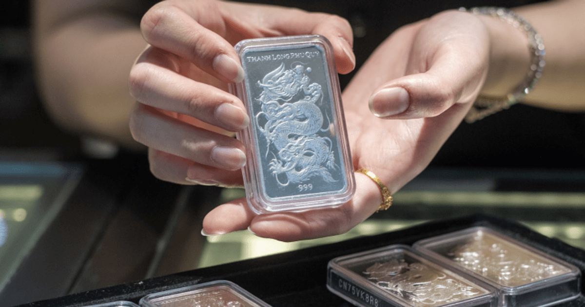 Sáng ngày 21/9: Giá bạc Phú Quý duy trì đà tăng, bạc DOJI và Sacombank ngược chiều giảm