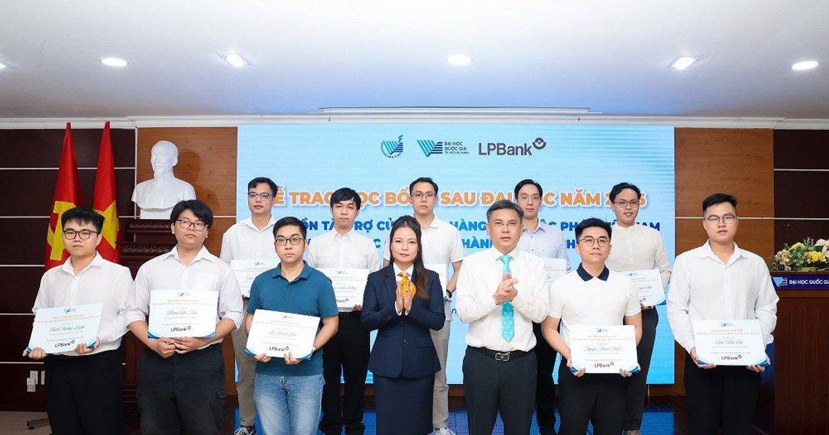 LPBank trao gần 1,8 tỷ đồng học bổng sau đại học cho Đại học Quốc gia TP. Hồ Chí Minh