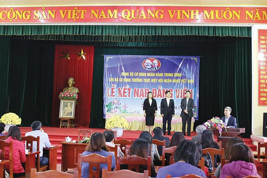 Chi bộ Cơ quan thường trực Hiệp hội Ngân hàng Việt Nam Kết nạp 3 đảng viên mới