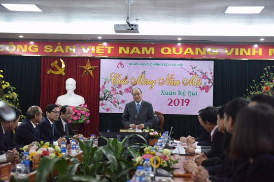 Thủ tướng dự giao ban đầu Xuân Kỷ Hợi tại Ngân hàng Chính sách xã hội