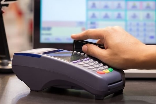 Rút tiền từ thẻ tín dụng qua máy POS: Giao dịch không được pháp luật thừa nhận