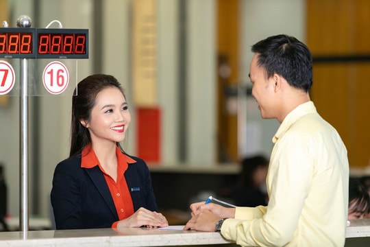 Sacombank với phương châm “khách hàng là trọng tâm, nhân sự là nòng cốt”