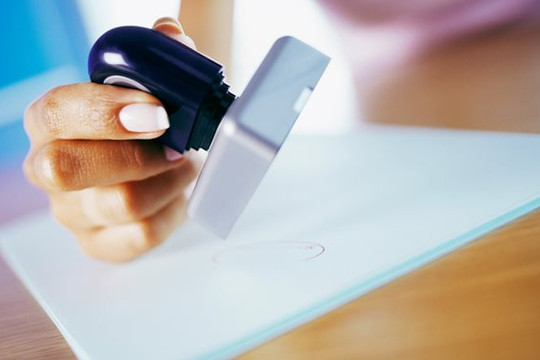 Giữ lại con dấu hết giá trị sử dụng của một số CQNN để lưu trữ, phục vụ nghiên cứu