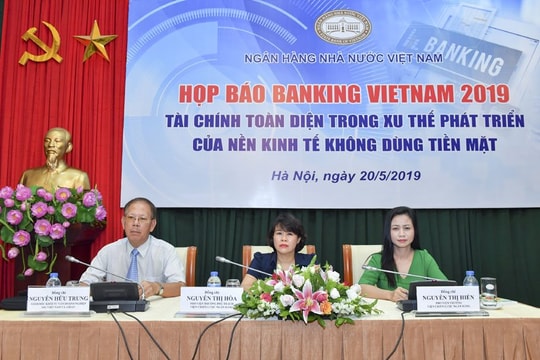 “Tài chính toàn diện trong xu thế phát triển của nền kinh tế không dùng tiền mặt”