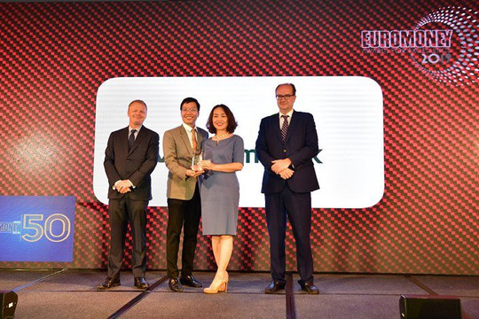 Vietcombank nhận giải thưởng ”Ngân hàng tốt nhất Việt Nam”