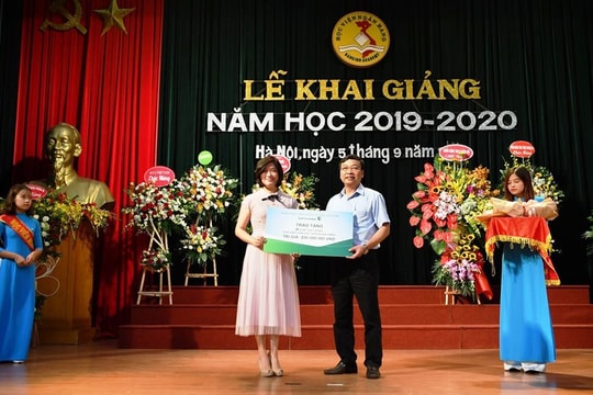Vietcombank tặng 20 suất học bổng trị giá 200 triệu đồng cho sinh viên Học viện Ngân hàng
