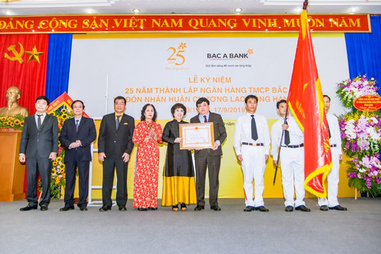 BAC A BANK kỷ niệm 25 năm thành lập và đón nhận huân chương lao động hạng Ba