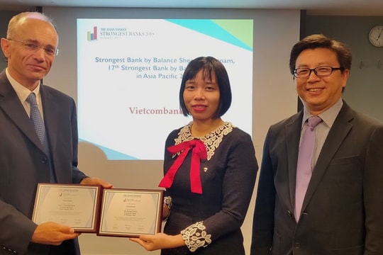 Vietcombank tiếp tục được vinh danh là Ngân hàng mạnh nhất Việt Nam