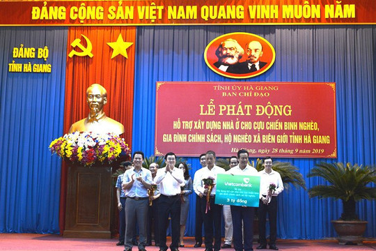 Vietcombank tài trợ 3 tỷ đồng xây dựng 50 căn nhà cho cựu chiến binh, gia đình chính sách và hộ nghèo tỉnh Hà Giang
