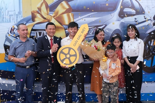 PVcomBank trao tặng xe ô tô Honda City cho khách hàng trúng thưởng 