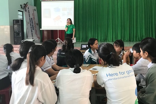 Thêm hơn 130 học sinh tại Bình Phước được đào tạo về tài chính theo chương trình của Ngân hàng Standard Chartered Việt Nam