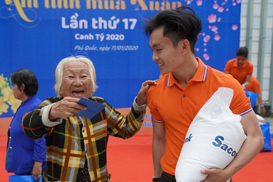 Sacombank tổ chức chương trình ấm tình mùa Xuân lần thứ 17