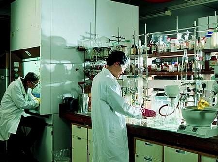 Thu hút chuyên gia nước ngoài hoạt động KHCN tại Việt Nam