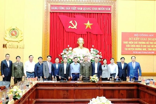 Vietcombank trao 10 tỷ đồng hỗ trợ kinh phí xây dựng, sửa chữa nhà ở cho 200 hộ nghèo tại huyện Mường Nhé, tỉnh Điện Biên