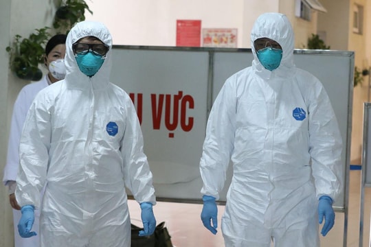 Những chiến sĩ áo trắng trên mọi miền Tổ quốc là lực lượng tinh nhuệ tiên phong trong cuộc chiến chống COVID-19