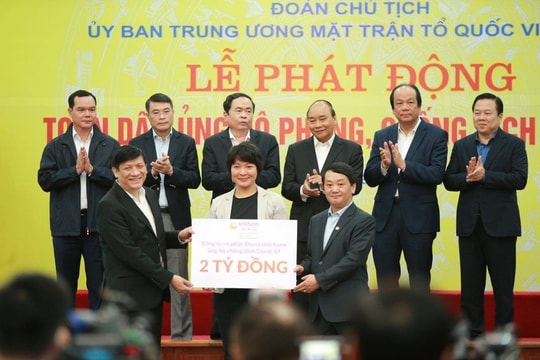 Chung tay cùng Bệnh viện Bạch Mai phòng chống dịch Covid-19, Diana Unicharm hỗ trợ tã giấy và khăn ướt