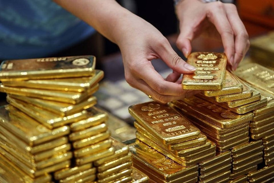 Giá vàng miếng "hụt hơi" giảm mạnh về ngưỡng 70,4 triệu đồng/lượng