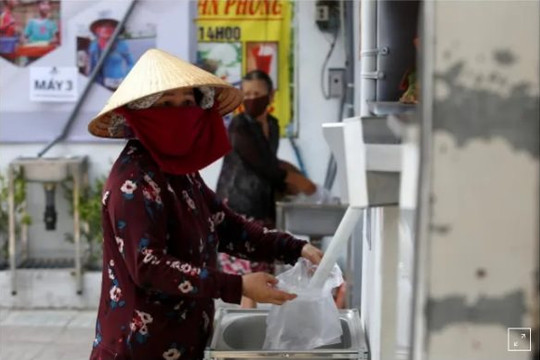 CNN, Reuters nói về ‘ATM gạo’ ở Việt Nam: ‘Nghe quá khó tin nhưng có thật’