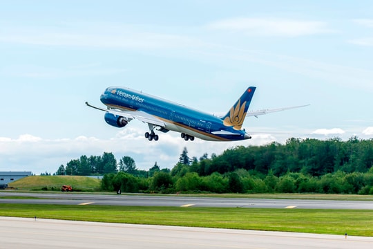 Vietnam Airlines và Vinpearl đề xuất tặng 5.000 kỳ nghỉ trọn gói tri ân lực lượng y tế tuyến đầu