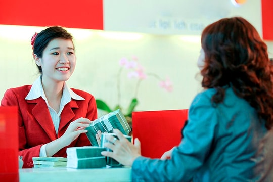 Chuyên gia kinh tế: "Ngân hàng không thể cho vay bao cấp được"
