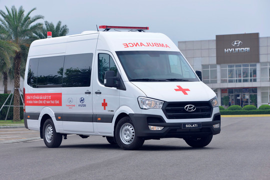 Tập đoàn Thành Công và Hyundai Motor trao tặng 10 xe cứu thương cho y tế tuyến đầu chống dịch Covid-19