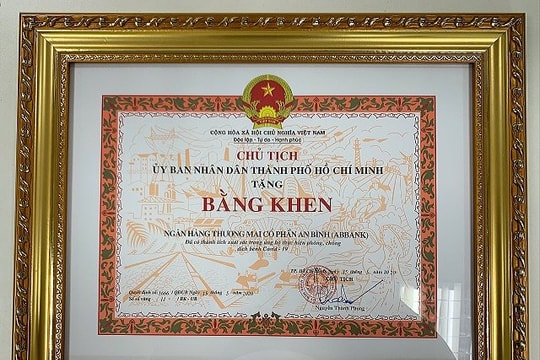 ABBANK nhận bằng khen vì đóng góp tích cực trong công tác ủng hộ, phòng, chống dịch bệnh Covid-19