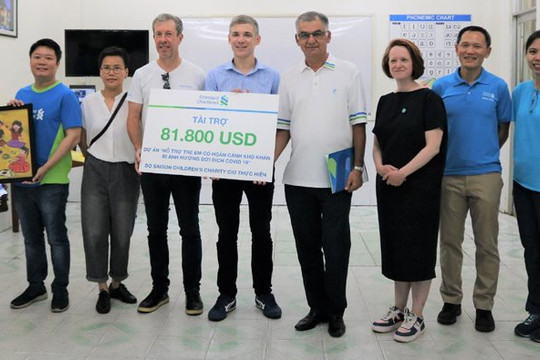 Ngân hàng Standard Chartered Việt Nam ủng hộ 200.000 USD tiền mặt cùng hiện vật cho công tác cứu trợ và phòng chống dịch Covid-19 tại Việt Nam