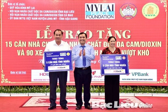 HDBank tặng 10 căn nhà và 200 suất học bổng