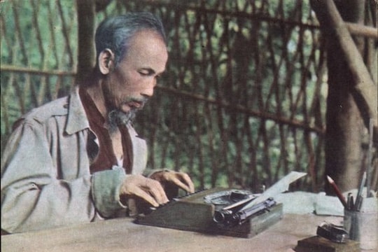 Chủ tịch Hồ Chí Minh với báo chí cách mạng