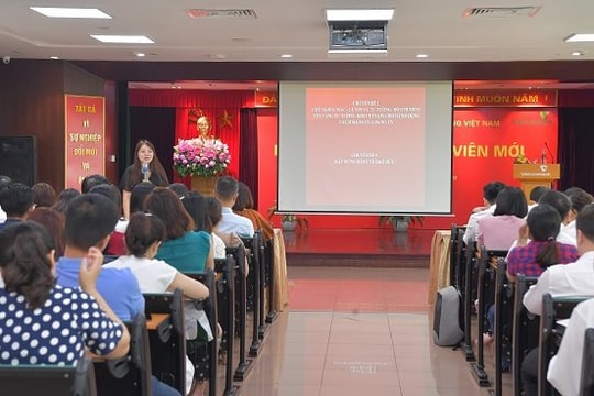 Đảng ủy Vietcombank tổ chức lớp bồi dưỡng lý luận chính trị dành cho đảng viên mới