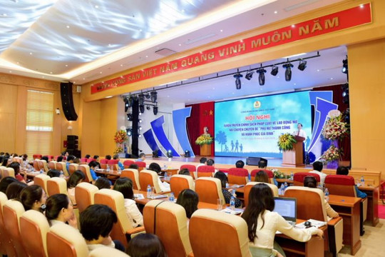 Công đoàn Ngân hàng Việt Nam tuyên truyền chính sách pháp luật cho lao động nữ