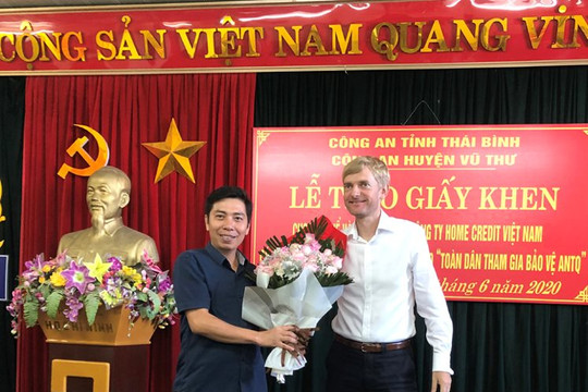 Home Credit Việt Nam nhận bằng khen cho nỗ lực đảm bảo an toàn trong hoạt động tín dụng tiêu dùng