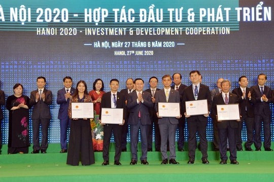 Hà Nội trao giấy chứng nhận đầu tư cho 229 dự án, với tổng số vốn trên 405.000 tỷ đồng