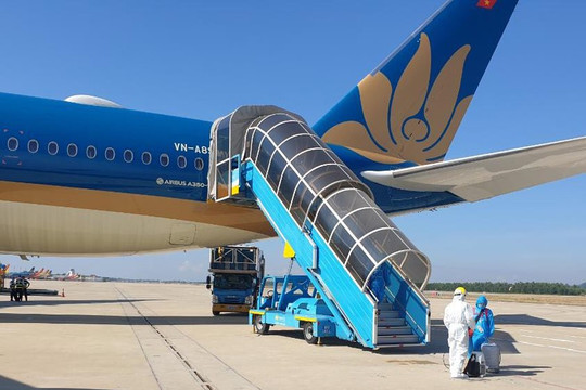 Chuyến bay đầu tiên đưa công dân Việt Nam từ Rumani và Ba Lan về nước