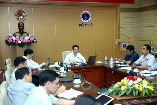 Phó Thủ tướng Vũ Đức Đam chủ trì họp về phòng chống COVID-19