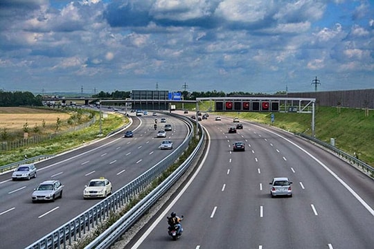 Thủ tướng yêu cầu khẩn trương xây dựng quy chuẩn về đường bộ cao tốc