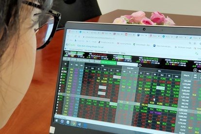 Thanh khoản chứng khoán tăng cao trở lại sau gần 1 tháng