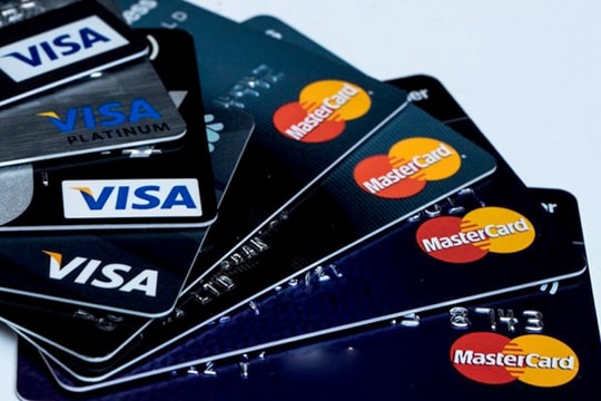 Đã đến lúc Visa và Mastercard thực hiện giảm phí cho các khách hàng tại Việt Nam