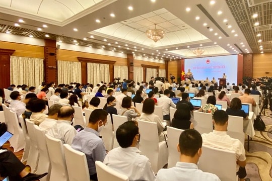 Việt Nam vẫn nằm trong nhóm tăng trưởng dương ở khu vực và toàn cầu