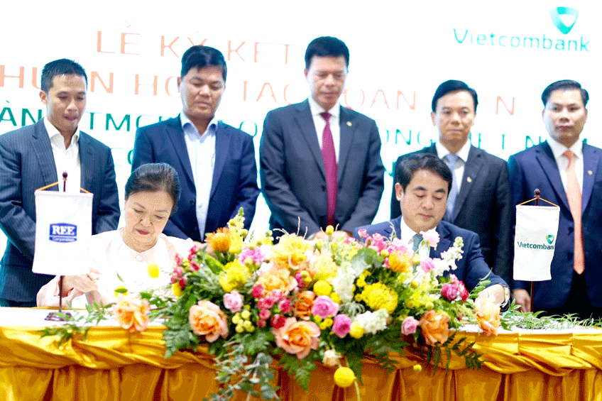 Vietcombank ký kết Thoả thuận Hợp tác toàn diện và Hợp đồng tín dụng tài trợ Dự án nhà máy điện gió với REE