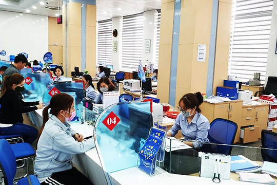 Hỗ trợ khách hàng: Ngân hàng tiếp tục giảm lãi suất