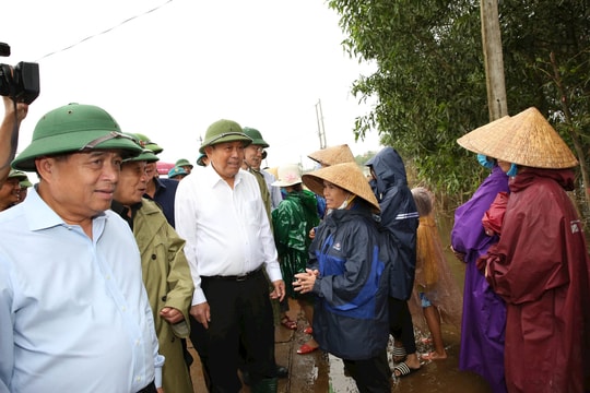 Phó Thủ tướng Trương Hòa Bình chỉ đạo cứu trợ lũ lụt, khắc phục hậu quả thiên tai tại Quảng Trị