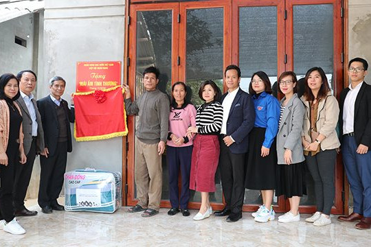 Xây tặng 7 căn nhà '’Mái ấm tình thương” cho các hộ nghèo ở Tuyên Quang